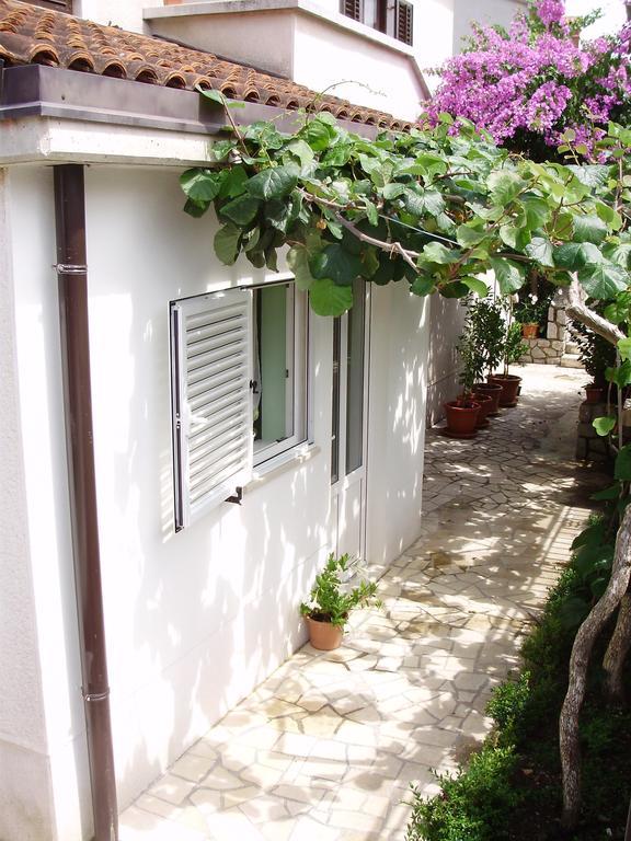 Apartments Mara Mali Losinj Ruang foto